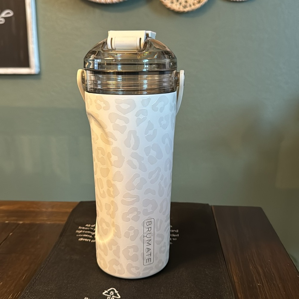 BruMate 26oz MultiShaker Bottle Limited Edition Limestone Leopard. Brand New!! - Picture 2 of 6